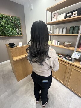 リル 新浜店(LiL) グラデーションカラー葉田24