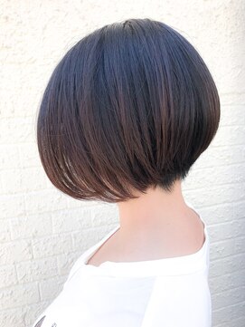 モリオ フロム ロンドン 成増店 【morio成増3号店】刈り上げ前下がりショートボブ
