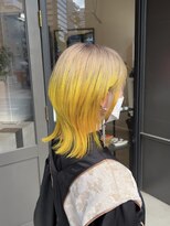 ヘアーアイスカルテット(HAIR ICI QUARTET)&nbsp;20代30代ソフトウルフ肩ラインダブルカラーイエローカラー