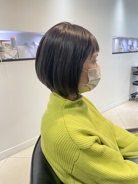 ラブクロムトーキョー オモテサンドウ(LOVECHROME OMOTESANDO) ツヤ髪白髪活かし☆大人モード。ダークアッシュ