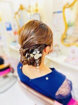 美容室 ティンカーベル シニヨンヘア