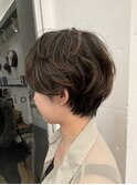 パーマ　ショート　耳掛け