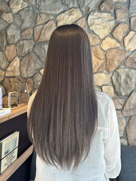 ルイ(ROUIS produced by LUCK 津田沼) カール/セミディ/シアーカラー/姫カット/グレージュカラー