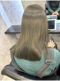 オリーブベージュ