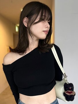 イロウ 天神大名店(IROW) 顔周りカット 外ハネミディアム グレージュ 透明感カラー 20代