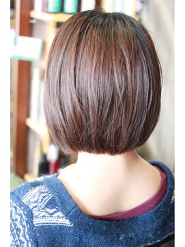 オーバーキャプテンネイキッド(OVER CAPTAIN NAKED) 春に似合う柔らかシンプルボブ