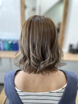 ラビス クローバー(Lovis clover) モテ髪カタログ セクションカラー 外ハネボブ