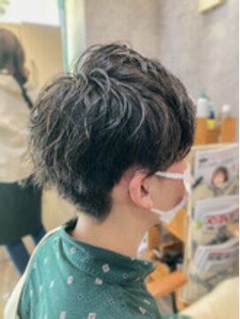 クシュ 所沢東口店(kusyu...) 束感波巻きハイライトマッシュパーマウルフアッシュオリーブ所沢