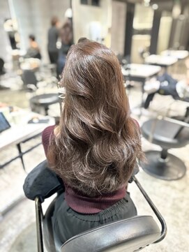 アンダーバーホワイト(_WHITE) レイヤーカット アッシュベージュ 顔まわりカット韓国ヘア