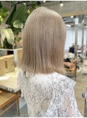 ミルクティーアッシュグレージュハイトーンカラーウルフボブ