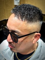 ヒロギンザバーバーショップ 大宮店(HIRO GINZA BARBER SHOP)&nbsp;シルバーメッシュ　スキンフェード　濡れパン　白髪ぼかし　大宮