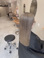 シカ 神戸三宮元町店(Cica)&nbsp;ミルクティーベージュ ブリーチ ハイトーン 夏 三宮