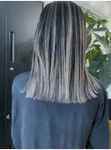ぱつっとミディアム×バレイヤージュカラー
