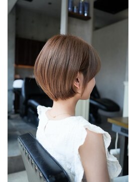 ザシー オモテサンドウ(The C) 20代30代40代ナチュラル大人可愛いレイヤースタイル