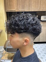 グルーマーズトウキョウ(GROOMER/S TOKYO)&nbsp;スペインカール / ミドルスキンフェード