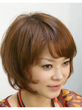 ヘアスペース タング(Hair space Tang) クルンとした毛先が揺れるミディアムヘア
