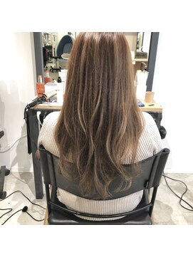 ティー リュクスボーテ(T LUXE BEAUTE) ミルクティーベージュ/ハイ透明感