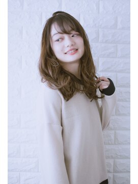 ノイン(noine) 毎日可愛く、お洒落でいたい。(セミロング)