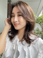 ビュートリアム 南青山(BEAUTRIUM)&nbsp;ミディアムレイヤー 前髪なし イルミナカラー 表参道 20代30代