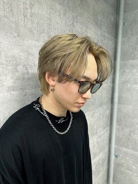 ルイス(L'wis) 【イケてるメンズ必見】センターパートウルフ×ブロンドベージュ