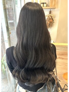 リタ(rita.) 小辻 韓国風ヘア☆ブルーブラック×レイヤーカット