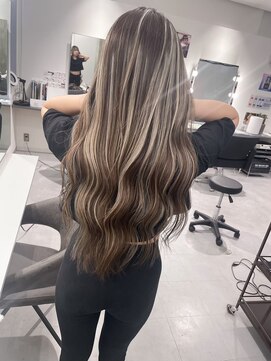 キング 梅田(K!ng) 縮毛矯正髪質改善ハイライトレイヤーカット梅田美容室エクステ