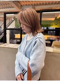 パツっとボブ×白っぽブロンド