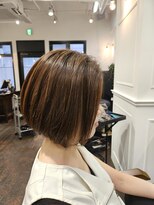 パレータ(PALETA)&nbsp;首元スッキリ前下がりボブ。