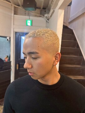 ビーバイエイトジェンツ(Bee by EIGHT GENTS) MEN’S HAIR/サーフカール/刈り上げセンターパート/心斎橋