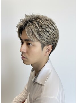 アヴニール アックス(Avenir axe) センターパート×ハイライト×眉カット