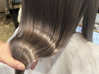 ユッカ エルア 武庫之荘南口(YUCCA elua)の写真/髪の内部から補修し潤う髪へ！素髪が喜ぶ厳選トリートメントで、輝くうるツヤ髪をあなたに◎