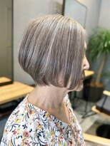 ルベロ(Rubello)&nbsp;グレージュグレイカラー×ショートボブ