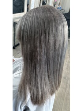 ラポールヘア 小山店 ホワイトシルバー