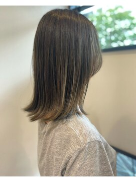 アネラヘアー(Anela hair) 大人可愛い　透け感オリーブ×外ハネミディ