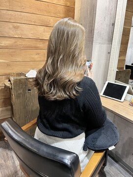 ハグ 横浜(HUG) ブリーチなしでミルクティーカラー