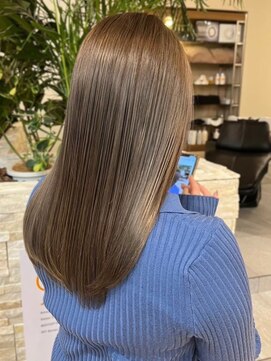 カミソメヤイロドリ(髪染やIRO-D-ORI) オリーブグレージュカラー ミルクティーカラー ストレート 艶感