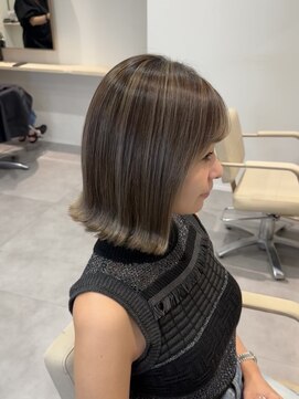 アオ(Ao) 外ハネボブ×アッシュベージュ×ハイライト