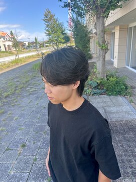 グート ヘアーメイク(gut HAIR MAKE) メンズ フェザーパーマ 長め センターパート