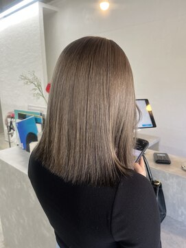 イロ バイ ミロク(ILO by miloc) beige color