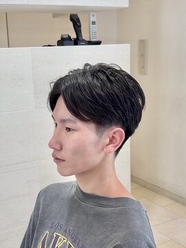 グラーツィェドゥーエ(GRAZIE due) 短めセンターパート/毛流れメンズショート