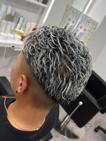 ルースト 心斎橋店(ROOST) 刈り上げセンターパート/波巻きツイストスパイラル/大阪