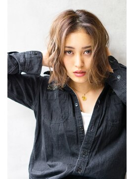 アッシュ 祐天寺店(Ash) 外国人風真ん中分けウェーブボブ