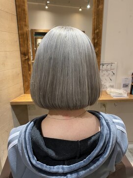 アルーシェ 新宿店(Alushe) ワンレンボブ シルバー ホワイトカラー
