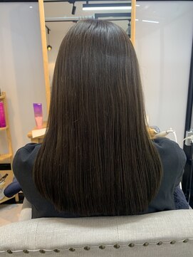 イーラ(era) 《era》グレイアッシュ　艶ツヤストレート　みわ