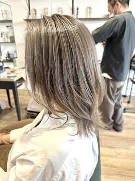 サラ(sarah) グレージュカラー