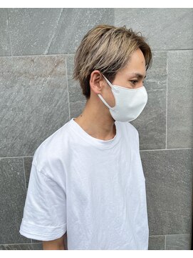 メゾン アヴァロ(Maison Avallo) ハイトーンベージュのハンサムショート