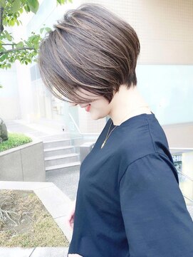 アンド ストーリーズ(&STORIES) 大人可愛い前髪ありのひし形マッシュショートパーマ20代30代