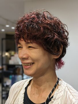 ケーオーエスビューティー(K O S beauty) ピンクのクルクルウルフ！