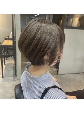 グラ デザイン アンド ヘアー 天王寺店(GRAS DESIGN & HAIR by HEADLIGHT) 丸みショート×ポイントハイライト