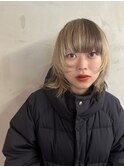 ベージュ&ローライトのミディアムレイヤー
